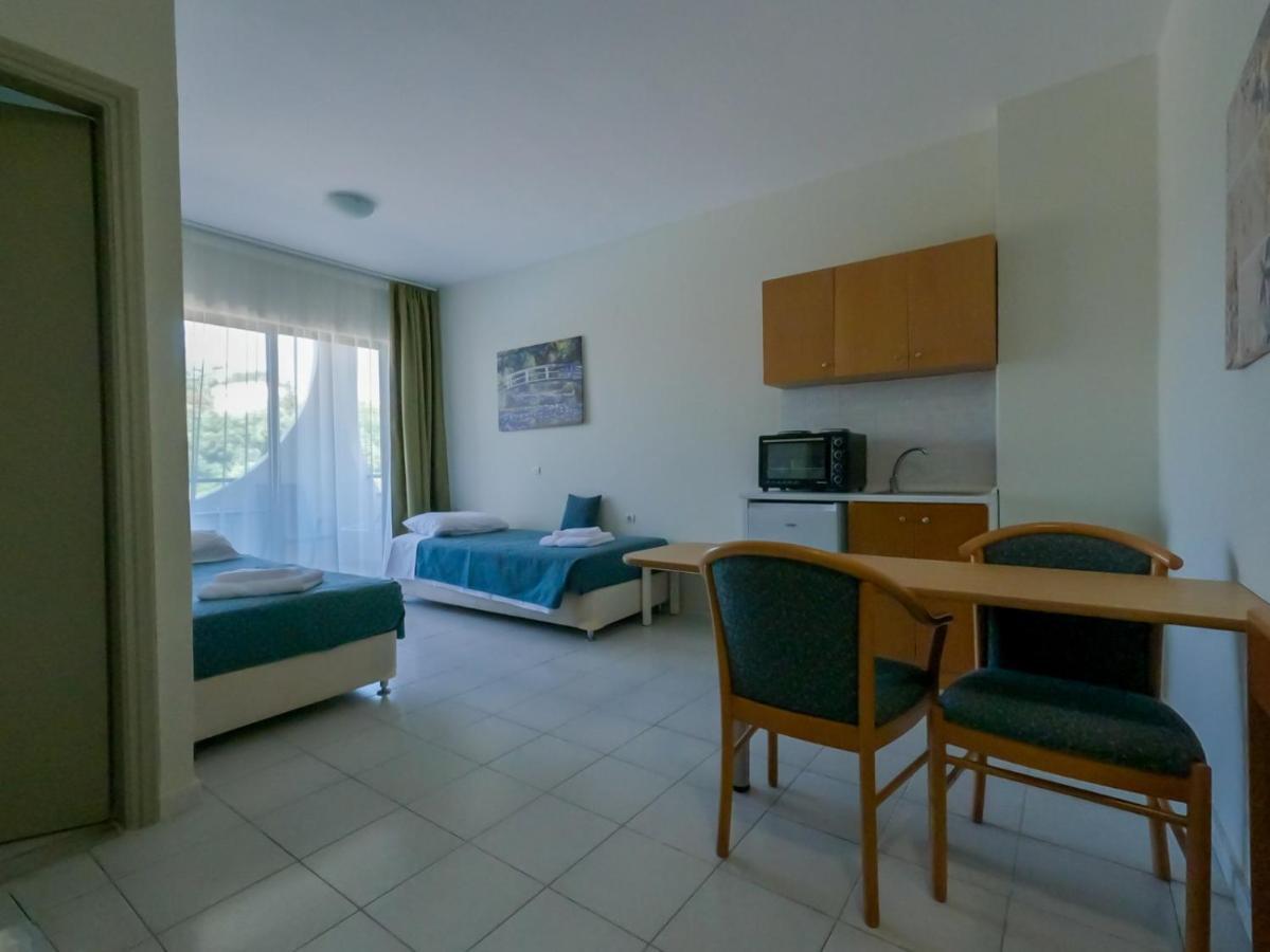 Ivory Hotel Theológos Eksteriør billede